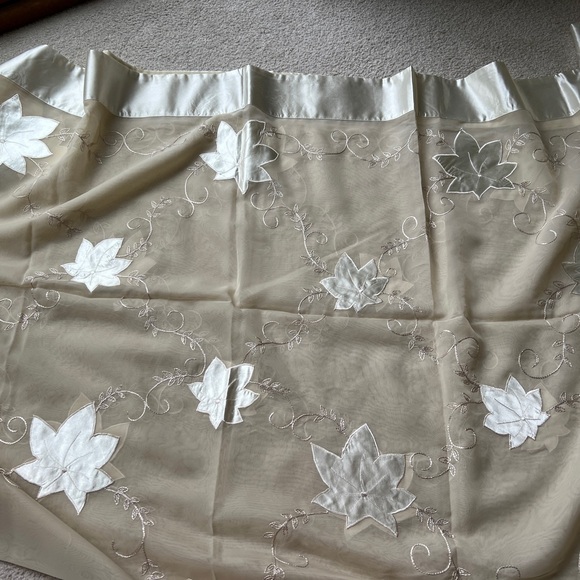 Sheer Organza Satin Appliques Beige Leaves Runner Table Cloth Satin 100” X 70” - Picture 3 of 3